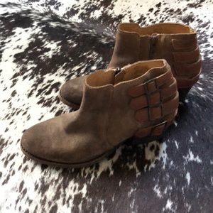 Hand Crafted Ankle Boot with Back Buckle Detail 39